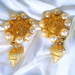 Gorgeous CRAFT Signed Seashell Pearl Dangle Vintage Brushed Gold Gold-Plated Clip-on Earrings