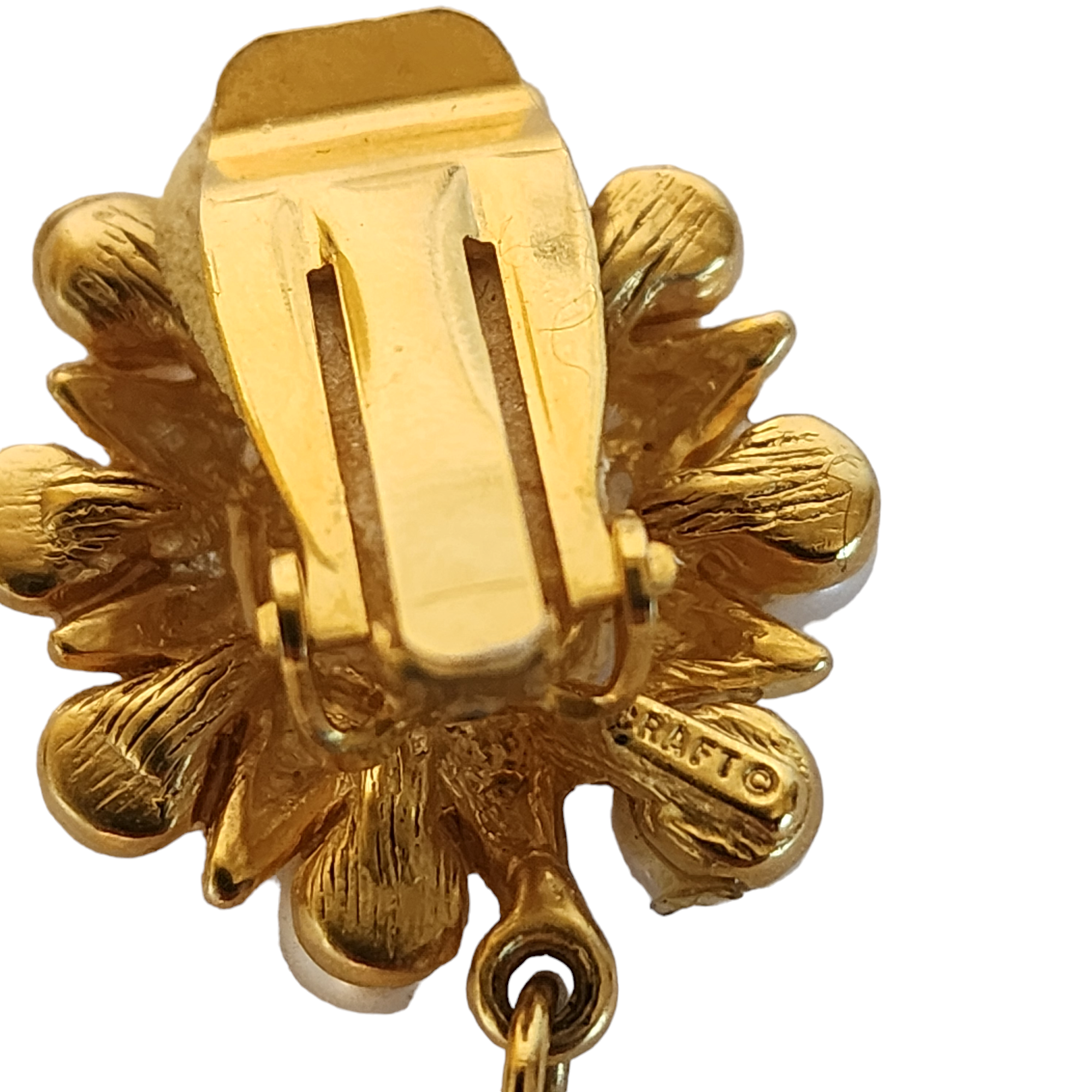 Gorgeous CRAFT Signed Seashell Pearl Dangle Vintage Brushed Gold Gold-Plated Clip-on Earrings