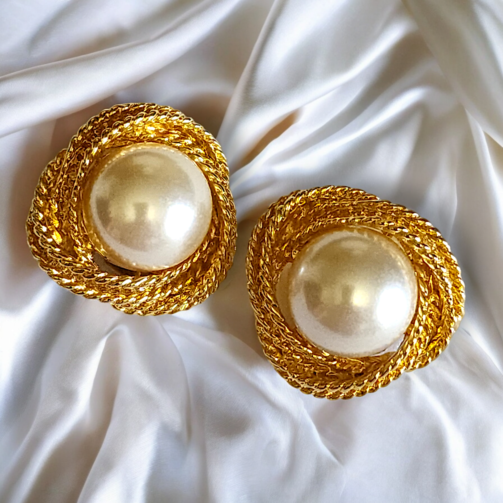 Huge Rope Faux Domed Pearl Design Gold Plated Clip On Vintage Earrings