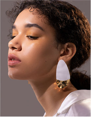 Essence Resin & Yellow Gold Earrings