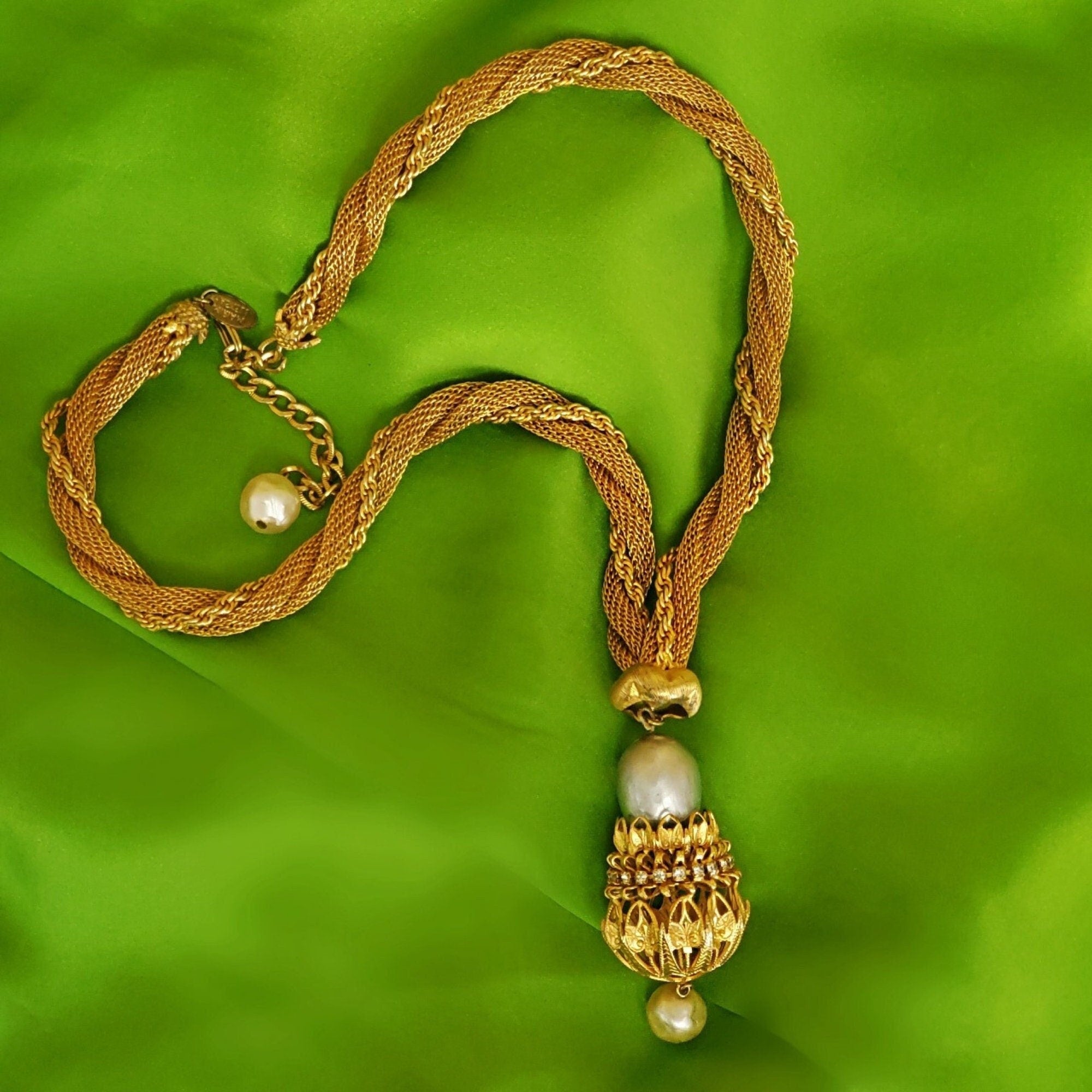 Stunning Miriam Haskell Mesh Twisted Rope Chain Large Baroque Pendant Necklace