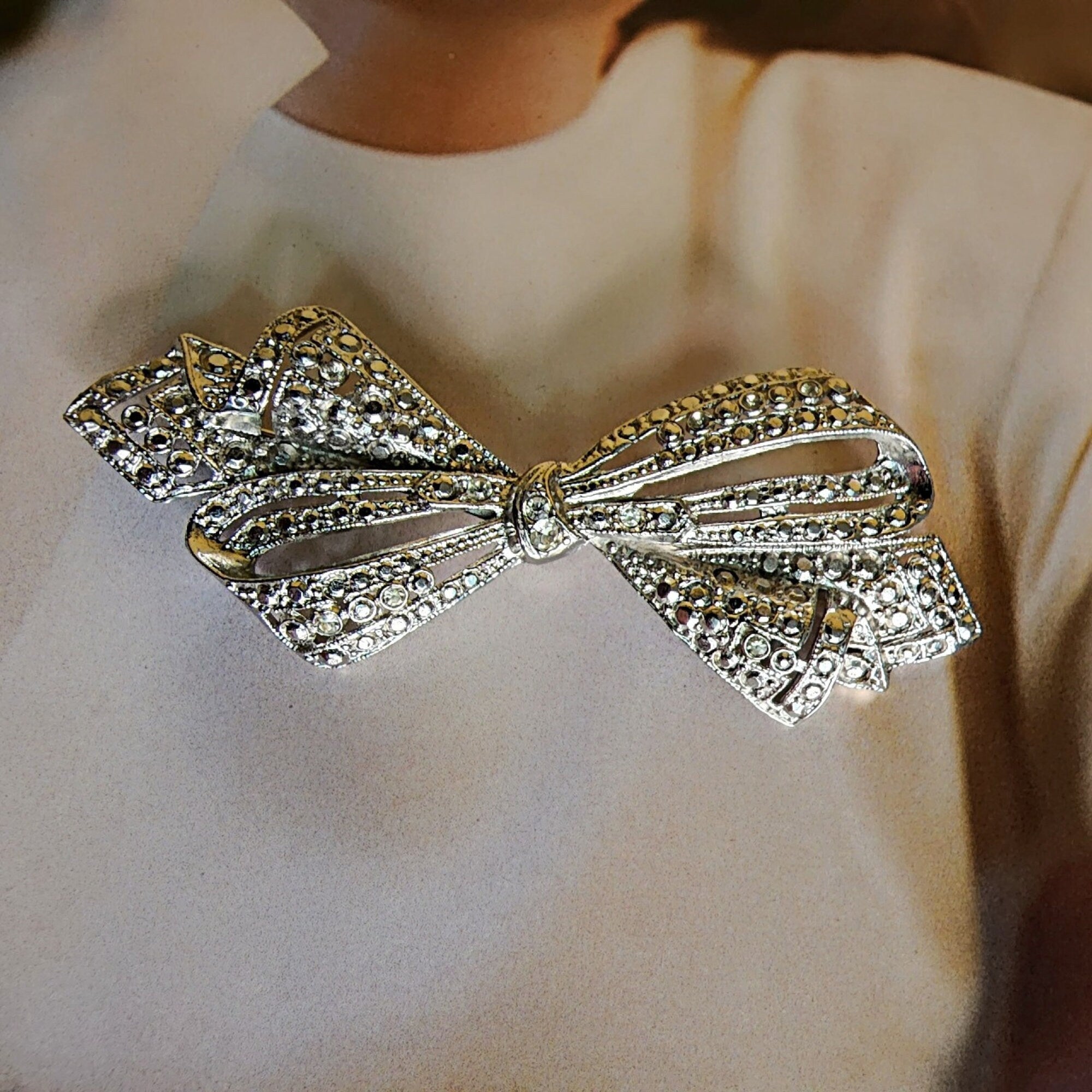 Lovely Rhinestone Silver Tone Faux Marcasite Bow Vintage Brooch Pin