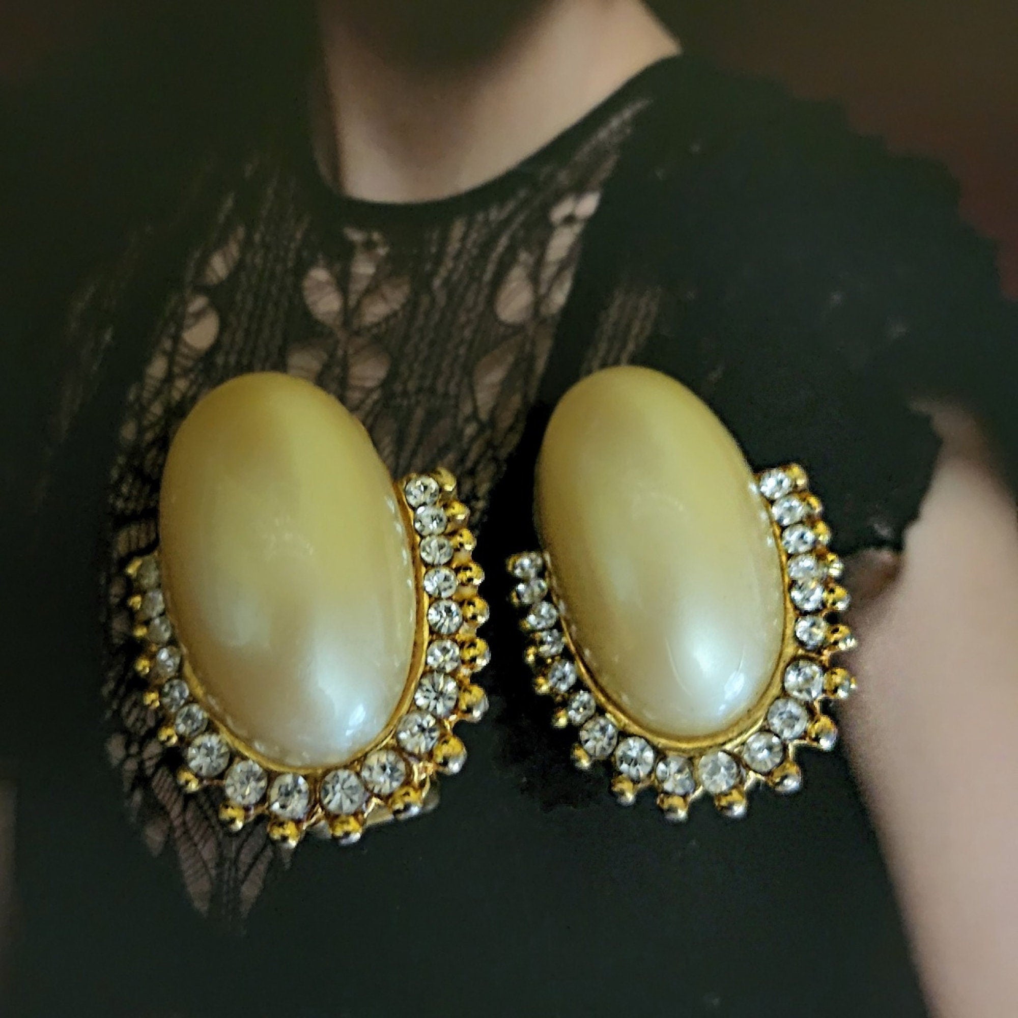 Gorgeous Large Faux Pearl Rhinestone Vintage Clip On Gold Plated Earrings