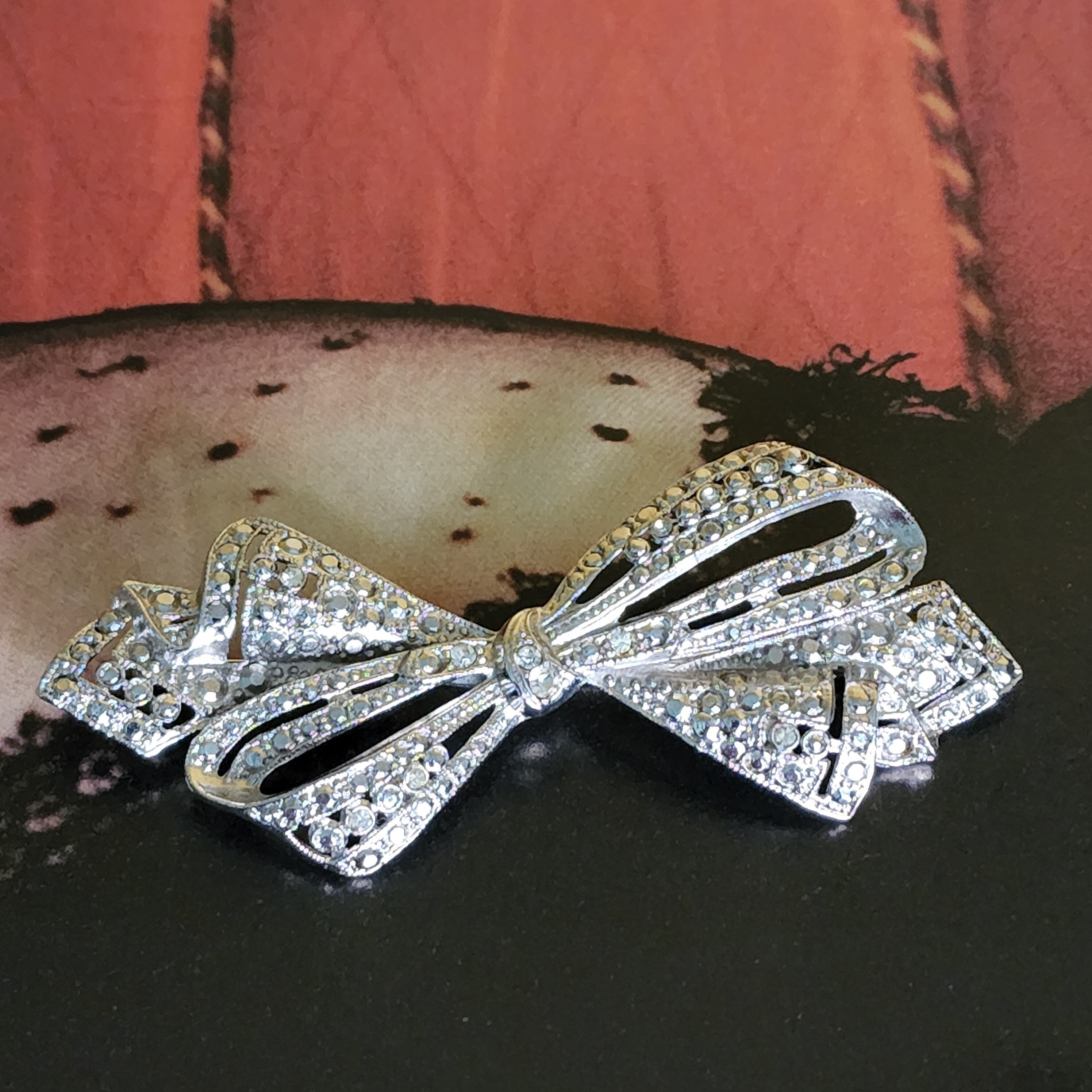 Lovely Rhinestone Silver Tone Faux Marcasite Bow Vintage Brooch Pin